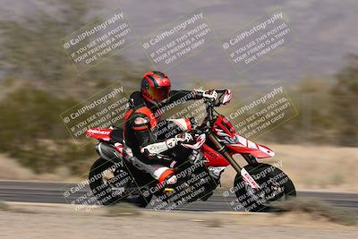 media/Dec-01-2025-Moto Forza (Mon) [[2daa91e15f]]/3-Beginner Group/Session 2 (Turn 7 Inside Pans)/